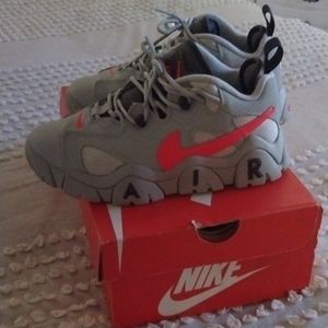 Nike air barrage grey and pink